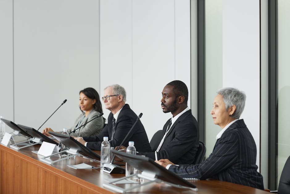 how to be a good moderator in a panel discussion